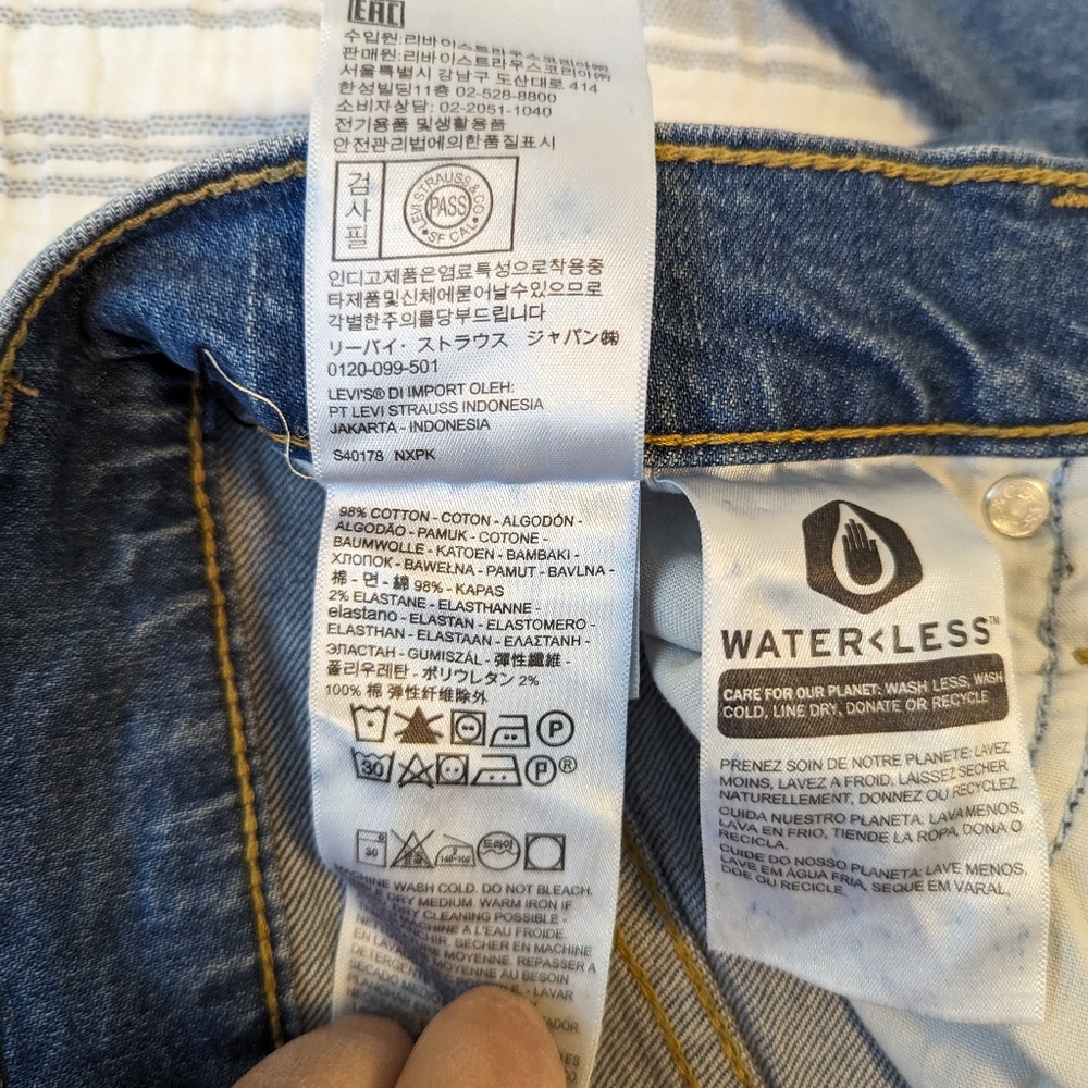 Levi's High Waist Taper Size 28 - Picture 4 of 4